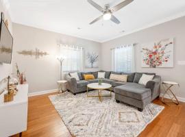 * Lux Modern Retreat * Downtown * King Beds *, hotel v destinaci Durham