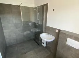 Zimmer mit Bad und Küche