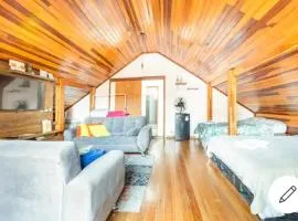 Quarto Chalé aconchegante em Casa da Família Anton próximo ao aeroporto