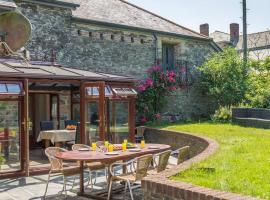 Super Spacious Country house pet/party friendly., country house in Newquay