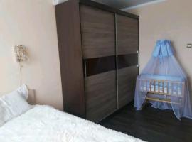 Baby friendly 1-bedroom rental w/ free parking, готель у місті Сігулда