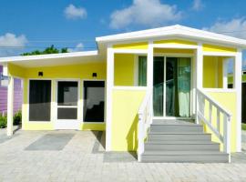 Sunshine Tiny Home Pinecraft, tiny house in Sarasota