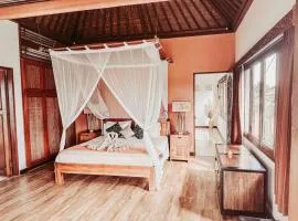 Beautiful Villa Private Pool Walk to Town Center Sunrise Views