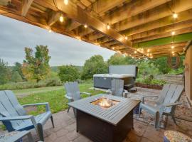 Hermantown Home with Decks, Grill and Hot Tub!, cottage in Hermantown