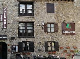 Cama Hab Compartida - Albergue Tritón Villanúa, hotel v destinaci Villanúa