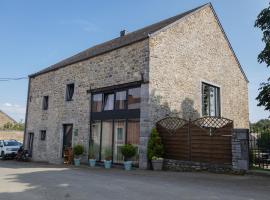 Charming cottage in Gimn e, hôtel à Doische