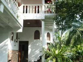 Unawatuna Villa Bird Nest