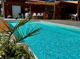 Maison en bois , plein pieds,piscine privative