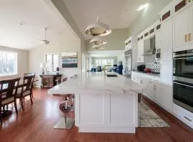 2-Acre Highland Park Retreat with Heated Pool ~ 5*