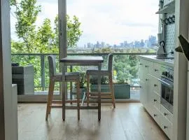 Spectacular Sunset Hideaway BestView St Kilda boutique self-contained luxury apartment