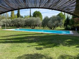 Mas des Bômes ****, hotel con campo de golf en Mérindol