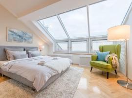 Venus Apartments - Skylit - Deluxe Loft with Skylight