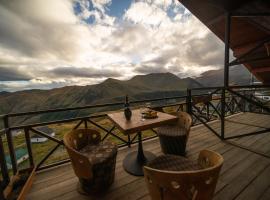 Chalet Papa Basili, bed and breakfast i Gudauri