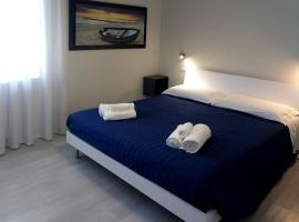 Melograno Rooms B&B، فندق مع موقف سيارات في Brogliano