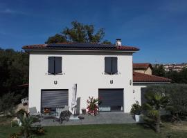 L'Olivier, homestay in Mornant