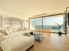 F & B Collection - Luxury Seafront 2 Bedroom Apartment