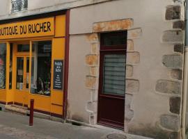 Maison Chaleureuse dans petite cité de caractère, hotell i Fresnay-sur-Sarthe