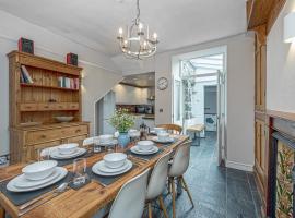 Character Townhouse in Town Centre & Superb Views, hotel in Dolgellau