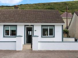 2 BEDROOM The White House, apartment in Cahersiveen