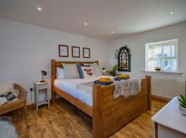Cosy Farm Conversion In The Heart Of Pembrokeshire, hotel with parking in Pembrokeshire