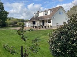 Woodland House B & B, hotel with parking in Wimborne Minster