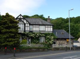 Tudor Lodge, four-star hotel in Porthmadog