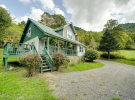 Pet-Friendly Smoky Mountain Getaway with Fire Pit!, alquiler vacacional en Clyde