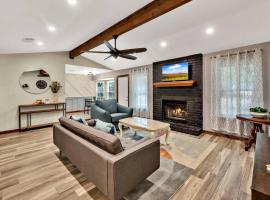 New Cozy Retreat Located 15 minutes to Waco, villa in Hewitt