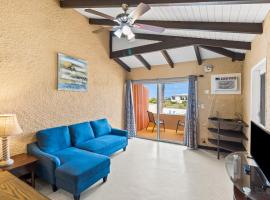 One blue Caribbean View condo, hotel en Christiansted