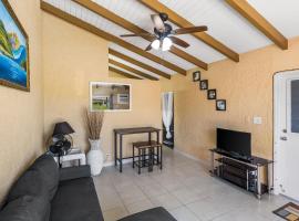 Caribbean View for You condo, hotel com estacionamento em Christiansted