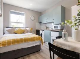Private Cosy Studio - A1 Location, hotel with parking in Dublin