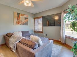 Jetted Tub Dayton Condo, 2 Mi to Oregon District，代頓的飯店