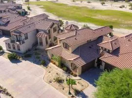 Condo 31-1, Right in front of the Pool with WiFi