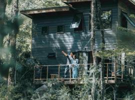 RUKAKUTRAL refugio de bosque, cabin in Pucón