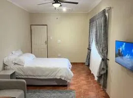 Your comfortable studio perfectly situated in Nelspruit