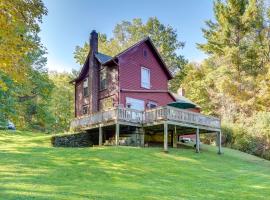 Tranquil 3 BR Stockbridge House with Private Deck!, hotel with parking in Stockbridge