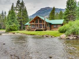 Scenic Montana Cabin Rental about 1 Mi to Yellowstone! – hotel w mieście Cooke City