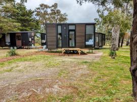 Tiny House 18 at Grampians Edge, маленький будиночок у місті Dadswells Bridge