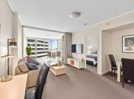 Heart of the CBD ~ 1Bed/1Bath/Balcony/Free Parking