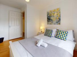 Charming 5-Bed House in Grays, Hotel in Grays