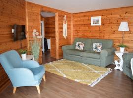 The Lazy Lodge, cabin in Burton