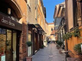 Cairoli Apartment, alojamiento con cocina en R&aacute;vena