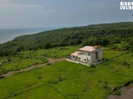 StayVista's Coral Breeze with Plunge Pool, Games Room, Projector Setup, Proximity to Secluded Beach, hotel en Kolthare
