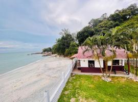 Beach-Front Mini-Chalet - Private Beach Access, KTV, Seaview Pool, BBQ and Beyond!, hotel in Tanjung Bungah