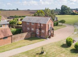The Bothy - Charming home on a working farm, vacation home in Faversham