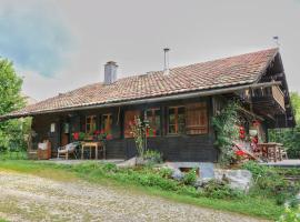 Le Doubs Chalet - Chalet Garnache, hotel na may parking sa Oye-et-Pallet
