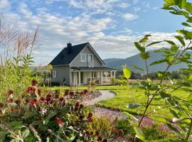 Osada Aurora Całoroczne domki do wynajęcia nad jeziorem i w górach – dom wakacyjny w mieście Lubawka
