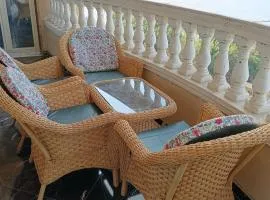 شقة فندقيه فاخرة بمنطقة المعادى صف اول جميع الغرف تطل على النيل A luxury hotel apartment in Maadi, first row. All rooms overlook the Nile