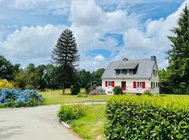 Maison au calme grand jardin privé aire de jeux Lac de Guerledan