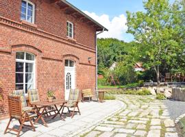 schöne Ferienwohnung mit Kamin und Terrasse in Sassnitz H, hotel in Dwasieden
